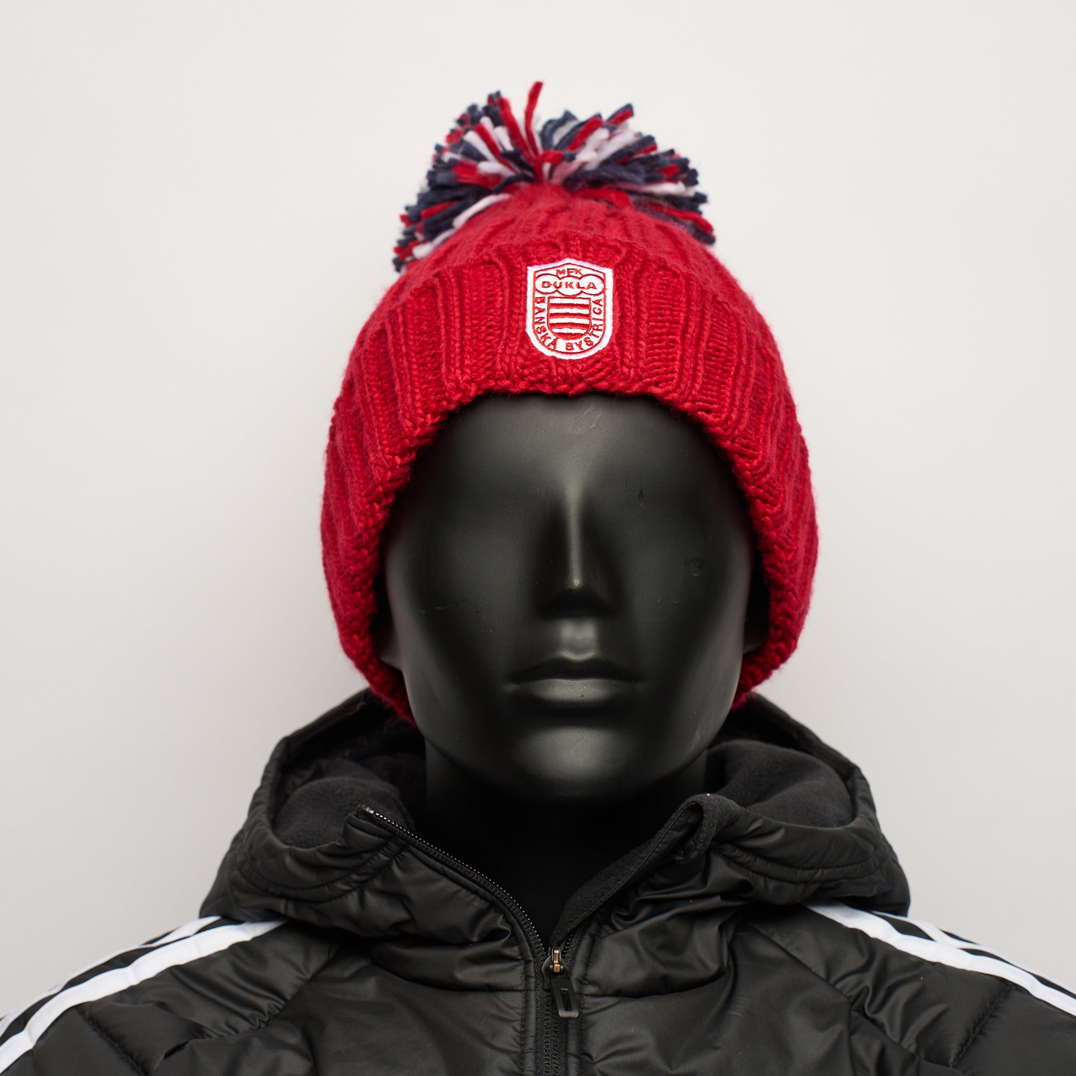 Čiapka zimná hrubá červená s farebným brmbolcom